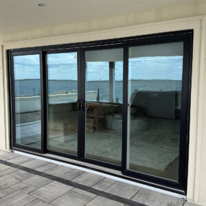 Sisteme glisante din PVC și aluminiu